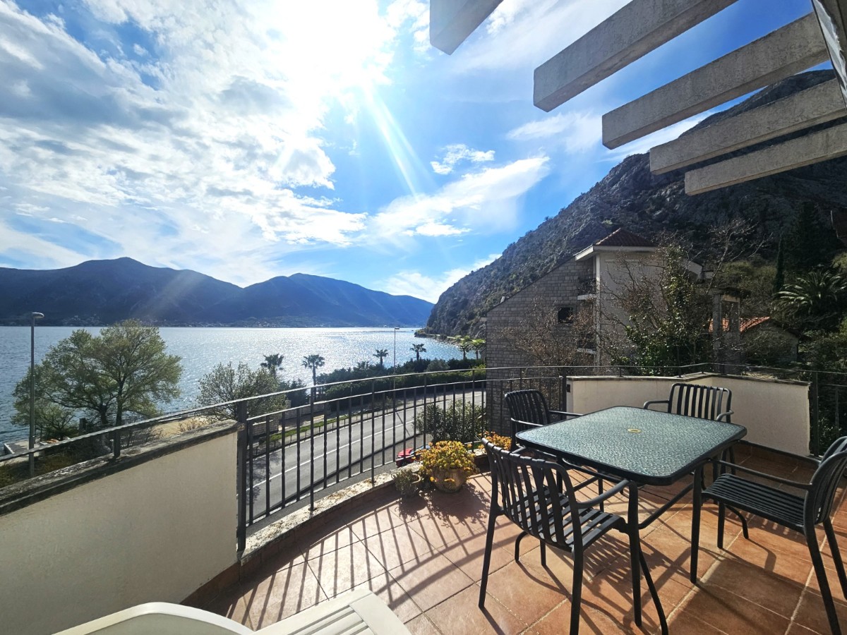 Coastal Apartment 50 m from the Sea with Open Sea Views, Orahovac, Kotor